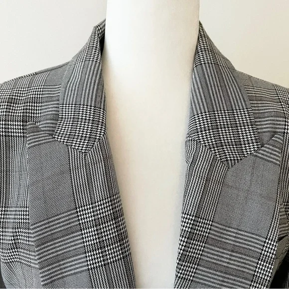 Romeo & Juliet Couture | Black/White/Red Plaid Open Front Fringed Blazer *NWT* - Picture 4 of 15